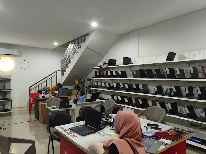 LSI Pusat Semarang: Meja konsultasi & cek unit